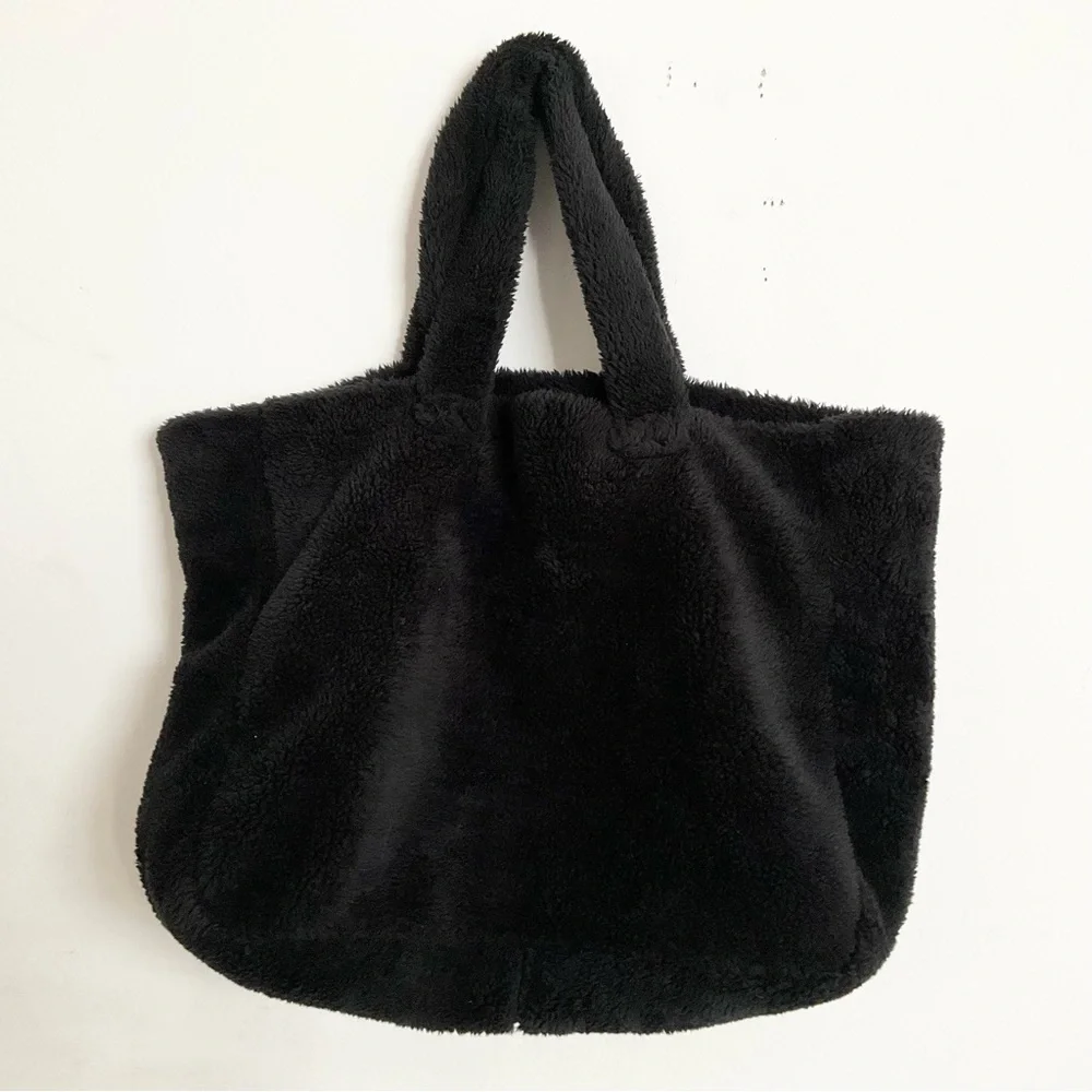 Alo Yoga Foxy Sherpa Tote Black One Size